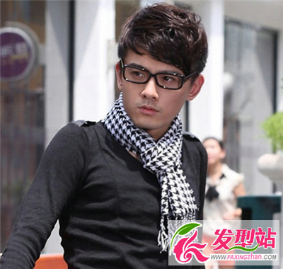 男生帥氣蓬松發(fā)型 轉(zhuǎn)換氣質(zhì)一手掌握