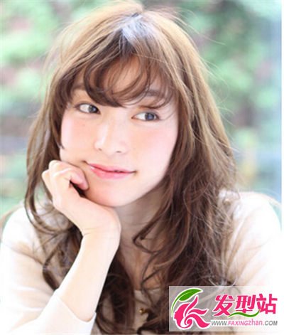 甜美時(shí)尚百變公主 飄逸長發(fā)發(fā)型靈動(dòng)感十足