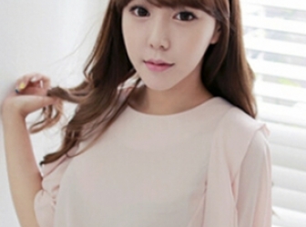 中長(zhǎng)發(fā)女生2024流行發(fā)色推薦 時(shí)尚顯白染發(fā)顏色搭配唯美卷發(fā)造型 中長(zhǎng)發(fā)女生2024流行發(fā)色推薦 時(shí)尚顯白染發(fā)顏色搭配唯美卷發(fā)造型