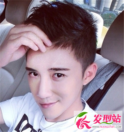 開(kāi)學(xué)季學(xué)長(zhǎng)必備發(fā)型 時(shí)尚男生發(fā)型盡顯穩(wěn)重帥氣