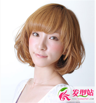 秋季時(shí)尚波波頭發(fā)型 立顯可愛(ài)小V臉