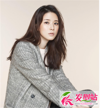 韓國氣質明星李寶英發(fā)型 彰顯都市OL時尚風格
