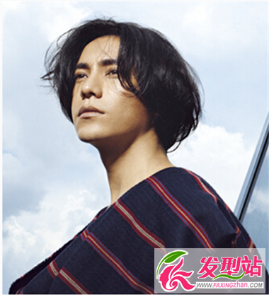男士發(fā)型也可以,長(zhǎng)發(fā)造型同樣范