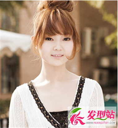 女生丸子頭扎發(fā)發(fā)型 甜美俏皮盡顯可愛(ài)氣質(zhì)