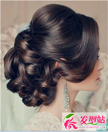 編發(fā)發(fā)型瞬間蛻變 長(zhǎng)發(fā)女生的最佳選擇