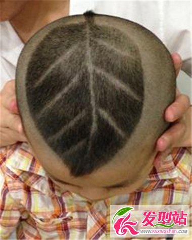 小男孩個(gè)性雕刻發(fā)型設(shè)計(jì) 帶給你個(gè)性感十足的一面