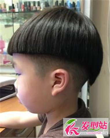 男孩時(shí)尚雕刻發(fā)型 賺取百分之百的回頭率