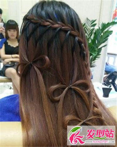 百變風(fēng)格隨你挑 女生長(zhǎng)發(fā)發(fā)型千姿百態(tài)