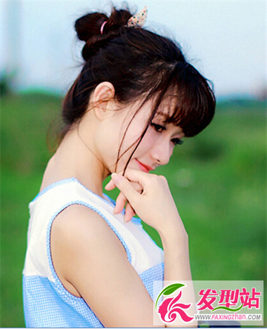 清爽丸子頭扎發(fā)發(fā)型 清新發(fā)型塑造恬靜女生