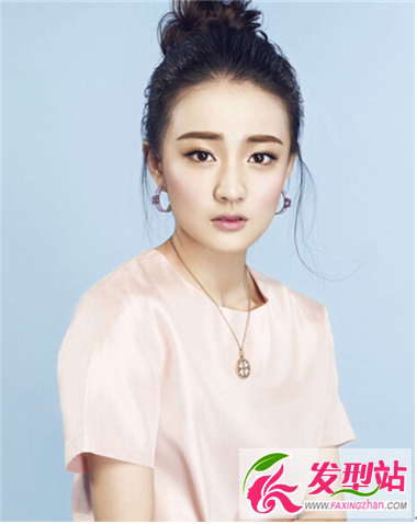 清爽丸子頭扎發(fā)發(fā)型 清新發(fā)型塑造恬靜女生