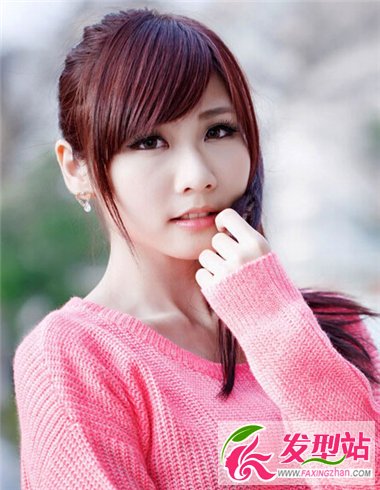 女生飄逸長直發(fā)發(fā)型 帶你領(lǐng)略不一樣的氣質(zhì)美