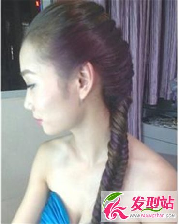 長發(fā)女生經典編造型 美艷編發(fā)打造都市時尚氣息