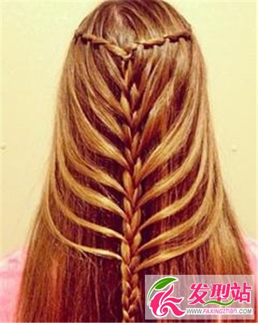 長發(fā)女生經典編造型 美艷編發(fā)打造都市時尚氣息