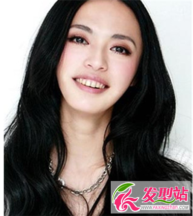 職場上的長發(fā)時尚發(fā)型 讓你時刻保持氣質