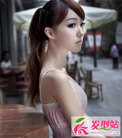 簡單省時易打理女生長發(fā) 斜劉海展現(xiàn)全方位自信的你