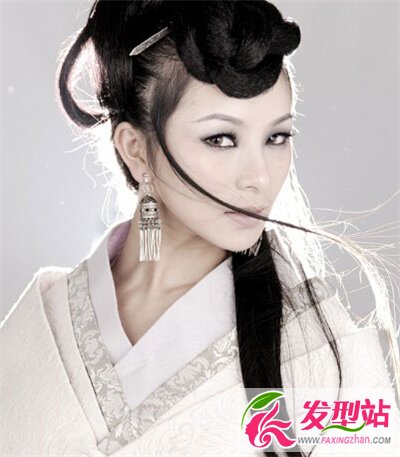 古典類長(zhǎng)發(fā)美女發(fā)型 古裝發(fā)型唯美淡雅又可愛(ài)