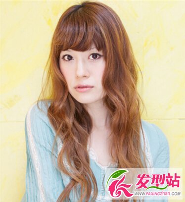 長(zhǎng)發(fā)女生唯美卷發(fā)發(fā)型 修顏卷發(fā)打造氣質(zhì)美女