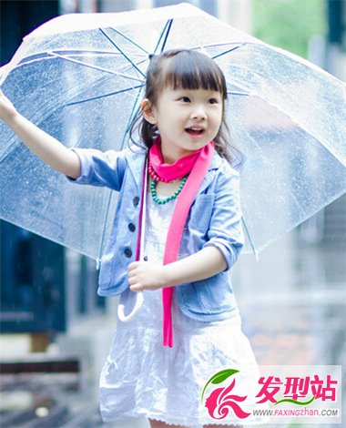 淑女裝扮小女孩發(fā)型 時(shí)尚發(fā)飾搭配更可愛(ài)