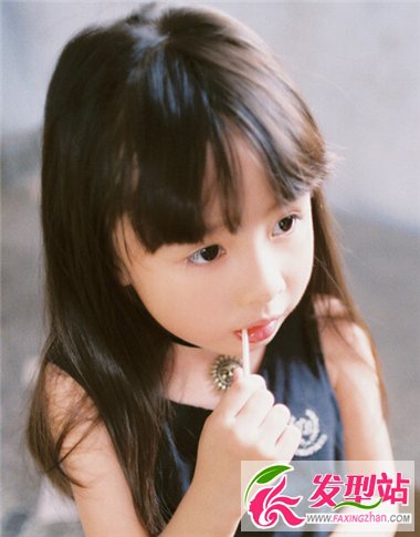 鄰家小女孩可愛裝扮 帶給你們冬日暖意
