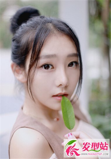 丸子頭發(fā)型為你輕松解決臉型問題 時(shí)尚可愛丸子頭扎發(fā)發(fā)型