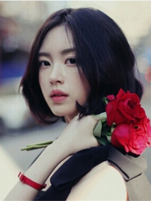 六款唯美中分時(shí)尚發(fā)型 輕松打造最亮眼美人