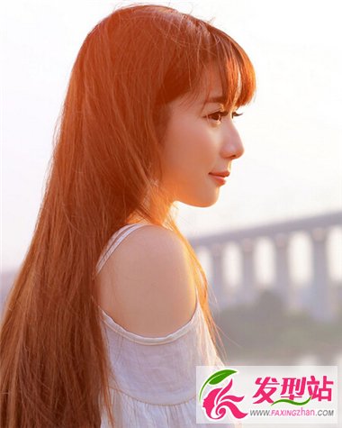 淡雅女生長(zhǎng)直發(fā)發(fā)型 詮釋更徹底的美
