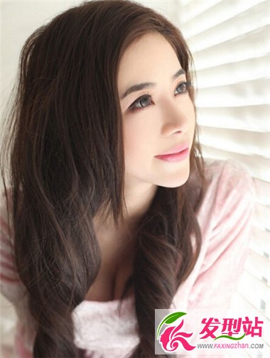 清新甜美女生長(zhǎng)卷發(fā)發(fā)型 詮釋不一樣的美