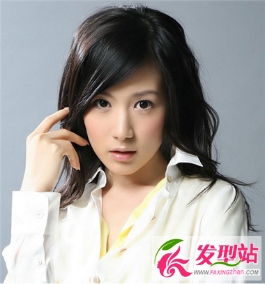 自然美才是真的美 女士中長(zhǎng)發(fā)發(fā)型讓你魅力不減