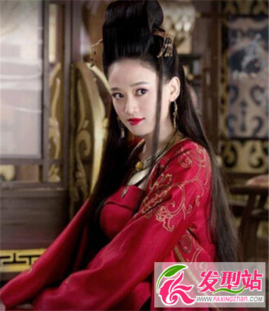 女士高貴古裝盤發(fā)發(fā)型 用最美的發(fā)型驚艷我的紅妝