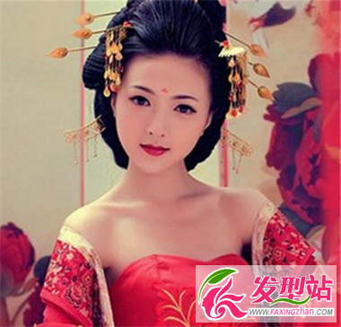 女士高貴古裝盤(pán)發(fā)發(fā)型 用最美的發(fā)型驚艷我的紅妝