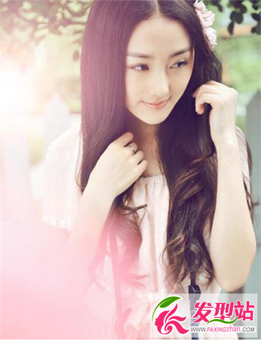 女生中長(zhǎng)發(fā)發(fā)型 靚麗奪目許你美麗一生