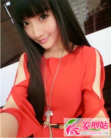 微笑女神中長(zhǎng)發(fā)發(fā)型 甜美系數(shù)五顆星