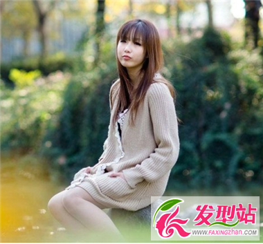 可愛(ài)女生展現(xiàn)白里透紅肌膚 中長(zhǎng)發(fā)發(fā)型為你一次搞定