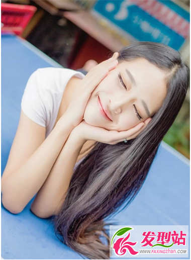 清新素顏美女中長(zhǎng)發(fā)發(fā)型 給你更加自然的畫面感