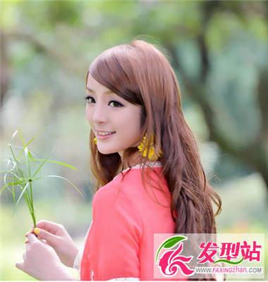 俏皮靈動(dòng)中長(zhǎng)發(fā)發(fā)型 助你氣質(zhì)更上一層樓
