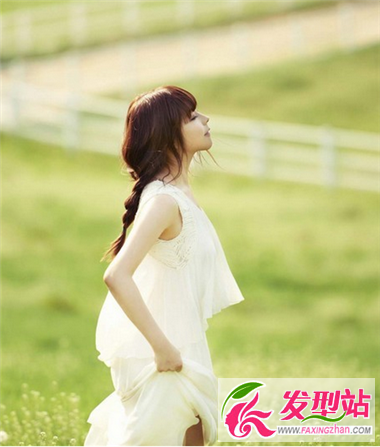 氧氣美女中長發(fā)發(fā)型 簡單自然依舊迷人