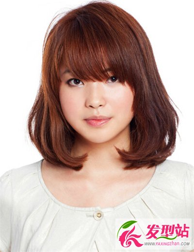 打造柔美感時(shí)尚發(fā)型 女生短發(fā)散發(fā)成熟魅力