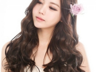 長發(fā)女生魅力卷發(fā)造型 打造時(shí)尚潮流女生氣質(zhì)