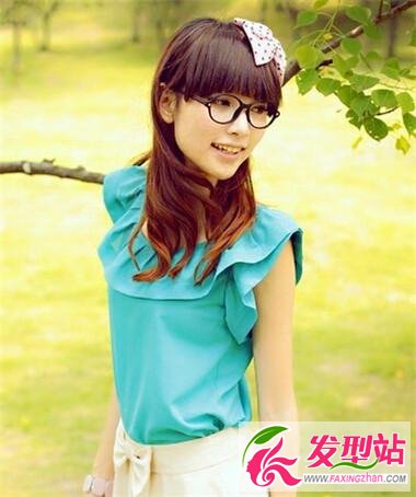 校園女生長(zhǎng)發(fā)發(fā)型 盡顯小清新氣質(zhì)