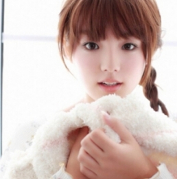 清新甜美女生可愛發(fā)型推薦 簡單扎發(fā)與齊劉海打造蘿莉