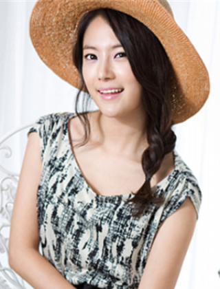 小臉女生適合什么劉海發(fā)型 修顏劉海讓小臉更好看