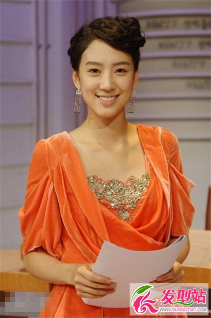 甜美女生留什么發(fā)型 微笑女王鄭麗媛發(fā)型秀