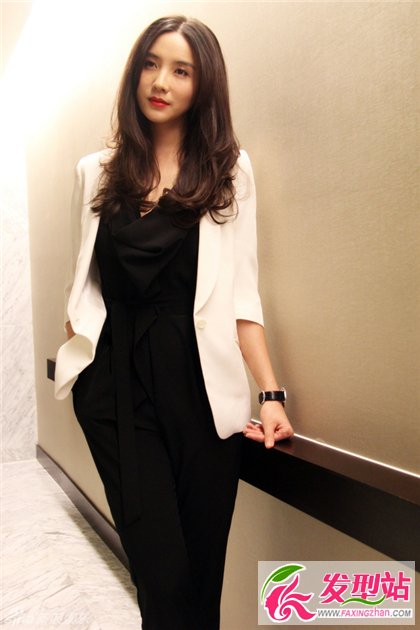 宋佳輕熟女隨性發(fā)型 活出真實魅力