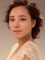 最美韓式無(wú)劉海新娘盤發(fā) 露出額頭展現(xiàn)滿滿幸福