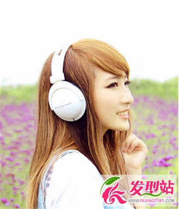 耳機(jī)與發(fā)型搭配 清純唯美最養(yǎng)眼