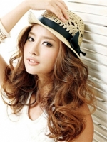 女生時(shí)尚卷發(fā)發(fā)型 展女生知性柔美氣質(zhì)