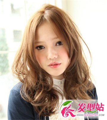 發(fā)量少的女生適合蓬松發(fā)型 中長(zhǎng)發(fā)燙發(fā)發(fā)型最吸睛