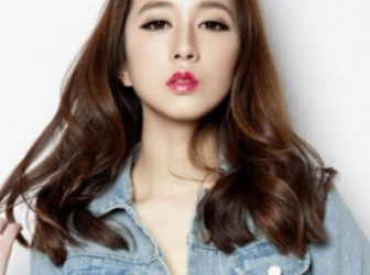 女生時(shí)尚長(zhǎng)發(fā)發(fā)型推薦 百搭顯氣質(zhì)的優(yōu)雅卷發(fā)與直發(fā)造型設(shè)計(jì) 女生時(shí)尚長(zhǎng)發(fā)發(fā)型推薦 百搭顯氣質(zhì)的優(yōu)雅卷發(fā)與直發(fā)造型設(shè)計(jì)