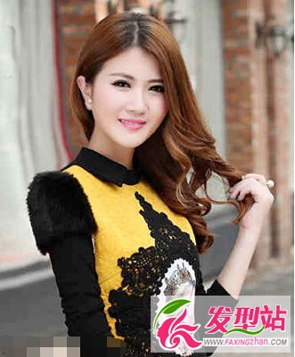 側(cè)邊披肩發(fā)發(fā)型