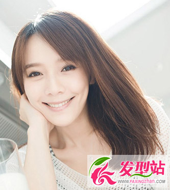 簡約氣質(zhì)的時尚齊肩長直發(fā)